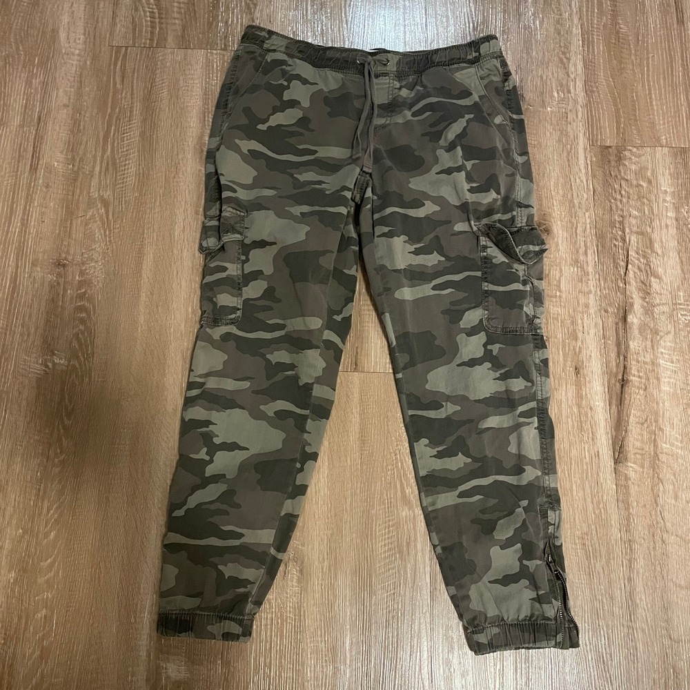 Sonoma Mens Cargo Jogger Pants Medium Green Camo Cotton Stretch Zipper Hem